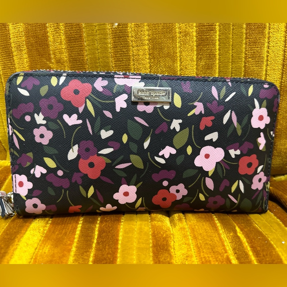 Kate Spade floral wallet